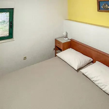 Appartement Awesome In With Wifi